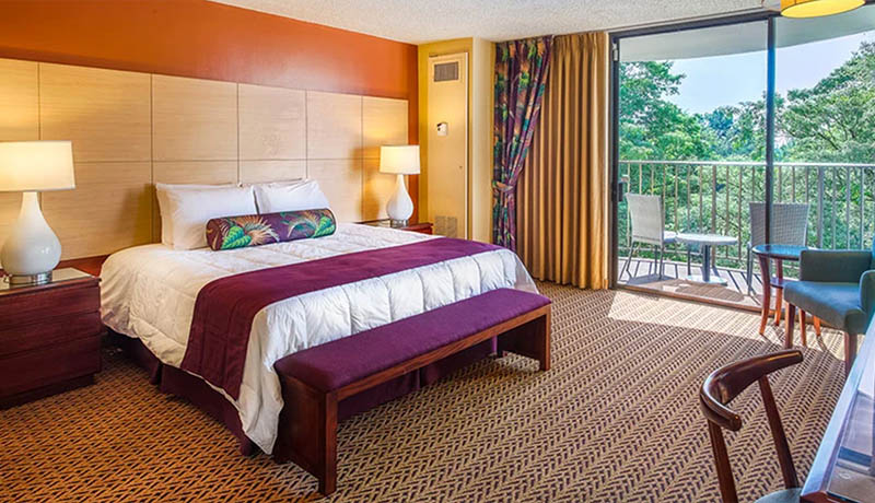 castle resorts hotel hilo Hawaii standard room king bed